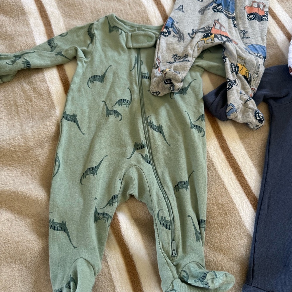 Baby clothes bundle - Picture 2 of 4